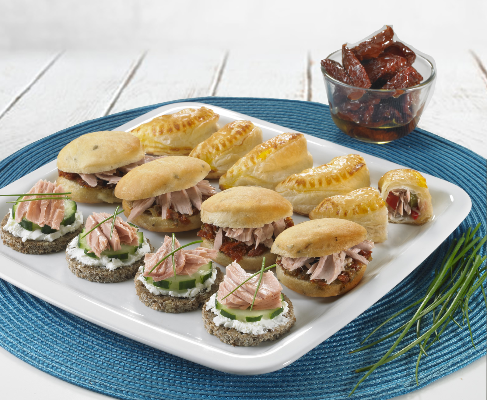 Tris fingerfood: empadillas, focaccine e canapè