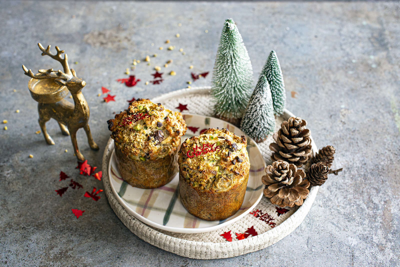 Panettoncini salati tonno olive pistacchi